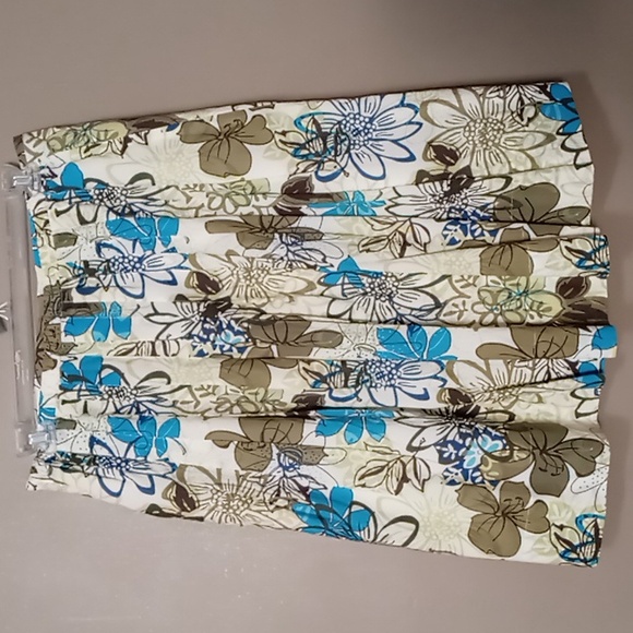 CJ Banks Flowered Skirt w Lining Size 16W - Picture 2 of 7